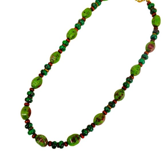 Green agate stone bead necklace with brown wood beads and small metal beads - Picture 2 of 15